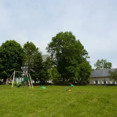 Дом отдыха Evasion Authentique Aux Monts Du Cantal: Ski, Randonnee Et Confort Contemporain - Fr-1-742-178 Paulhac (Cantal)