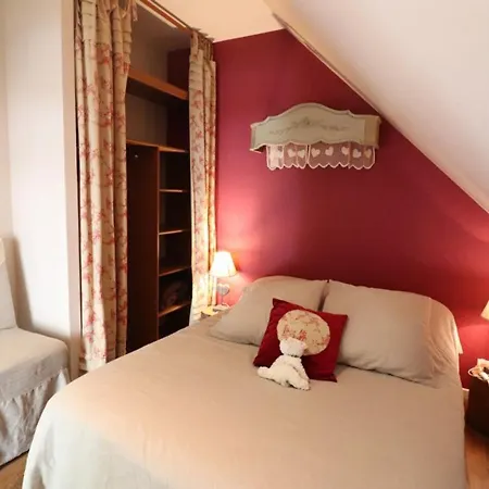 Evasion Authentique Aux Monts Du Cantal: Ski, Randonnee Et Confort Contemporain - Fr-1-742-178 Дом отдыха *